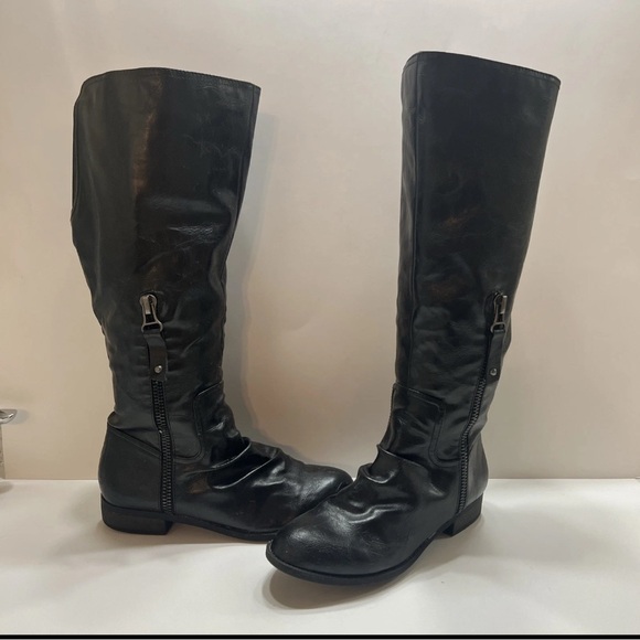 Black Leather Knee-High Boots - Picture 4 of 11